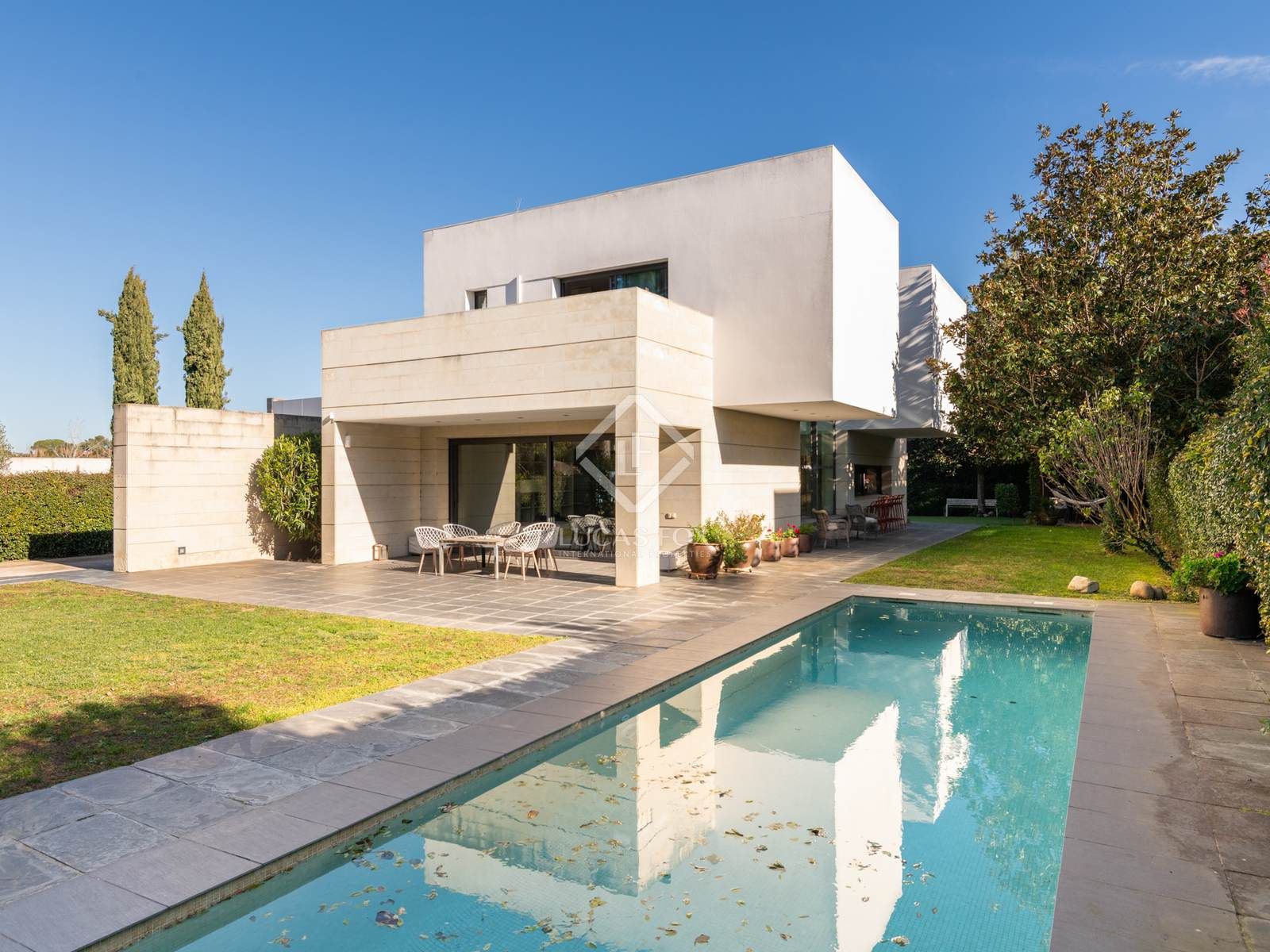 Vista exterior de Casa o xalet en venda en Sant Cugat del Vallès amb Aire condicionat, Calefacció i Jardí privat