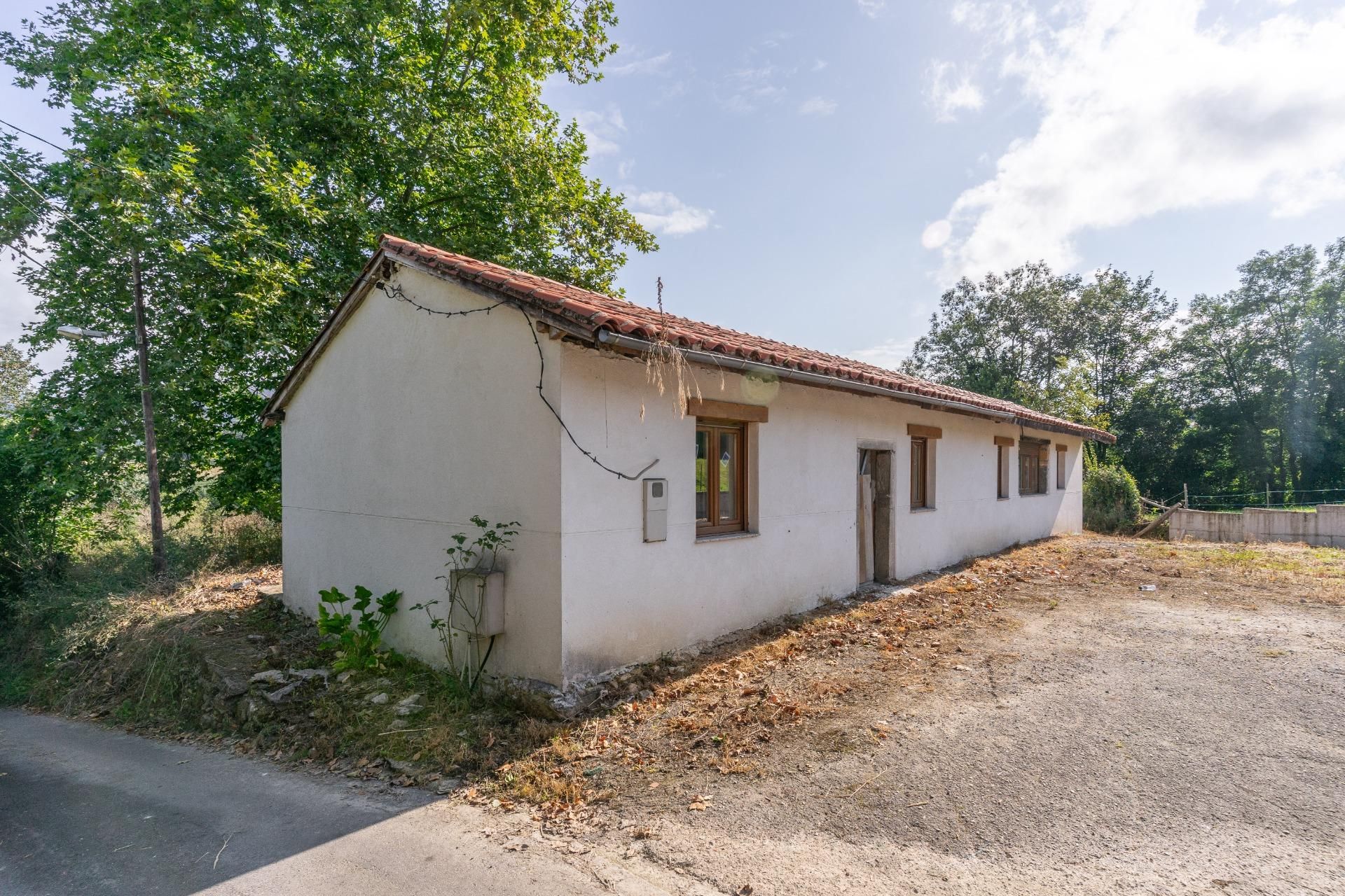 Vista exterior de Casa o xalet en venda en Oviedo  amb Jardí privat