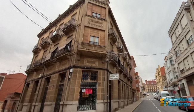 Vista exterior de Pis en venda en Astorga amb Traster, Moblat i Balcó