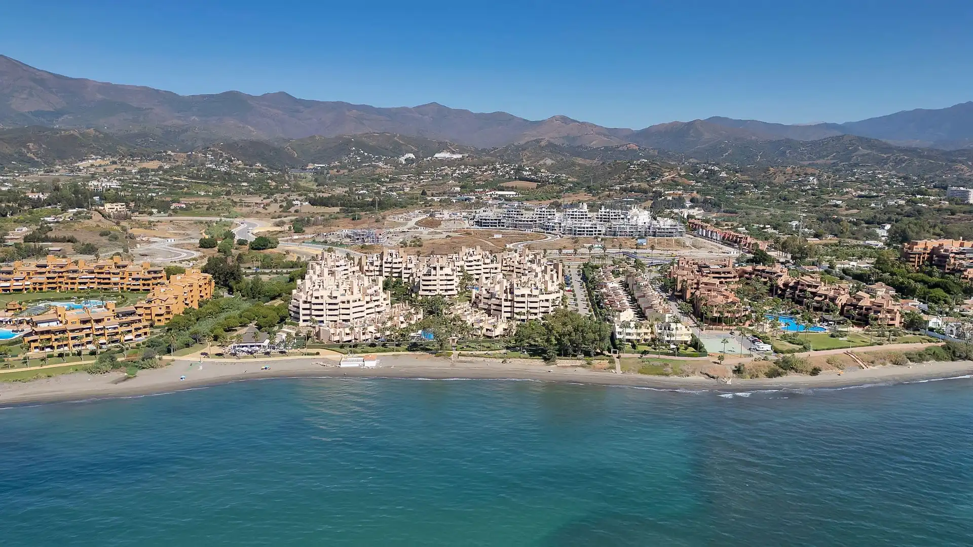 Vista exterior de Àtic de lloguer en Estepona amb Terrassa