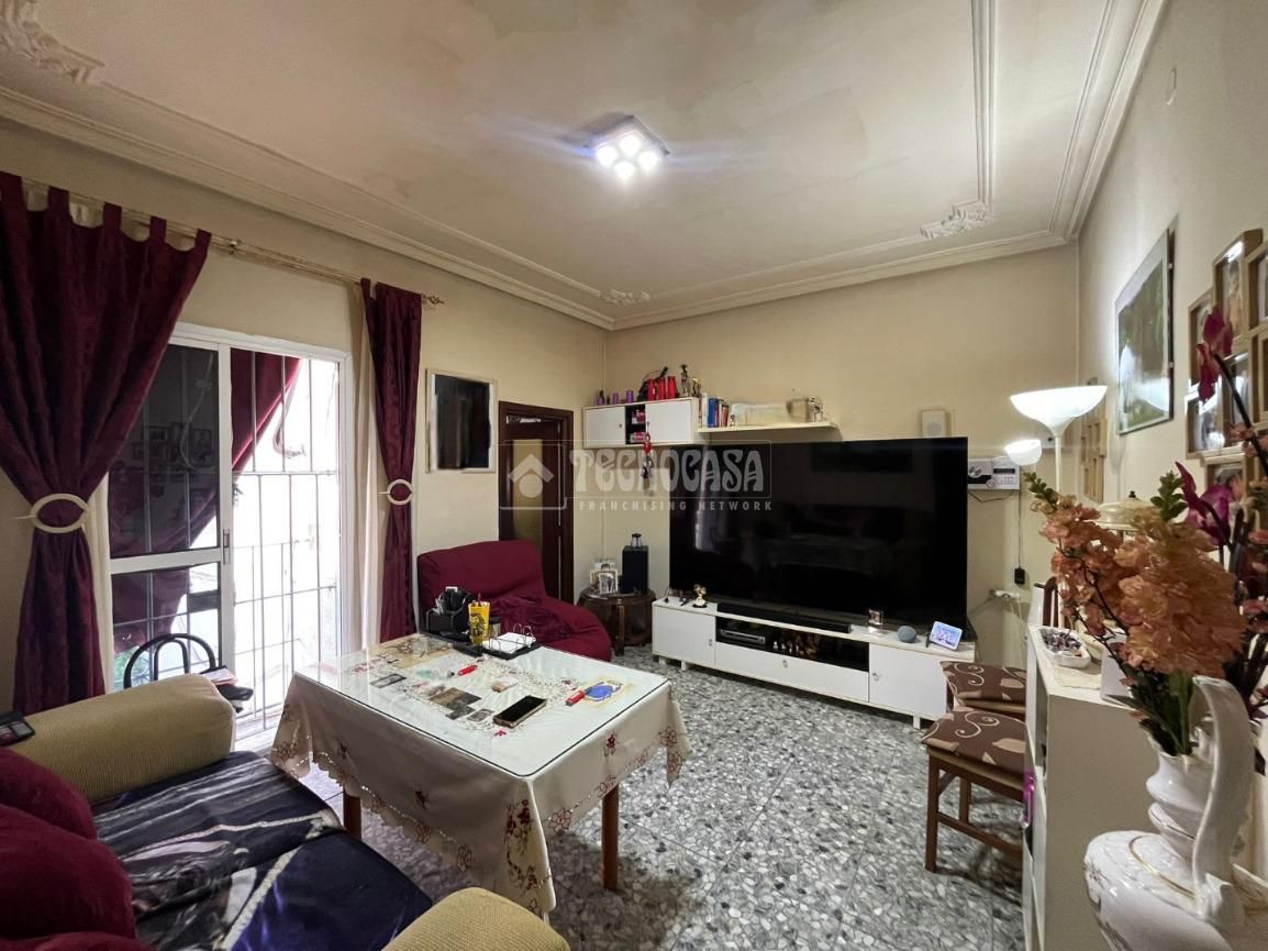 Living room of Flat for sale in  Sevilla Capital  with Air Conditioner, Terrace and Balcony
