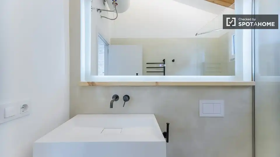 Badezimmer von Wohnungen zur untervermieten in Valencia mit Klimaanlage, Heizung und Terrasse