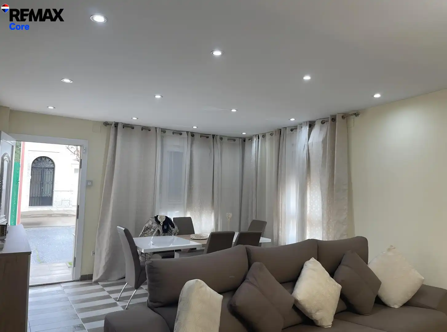 Esszimmer von Einfamilien-Reihenhaus zum Verkauf in Montijo mit Klimaanlage, Heizung und Terrasse