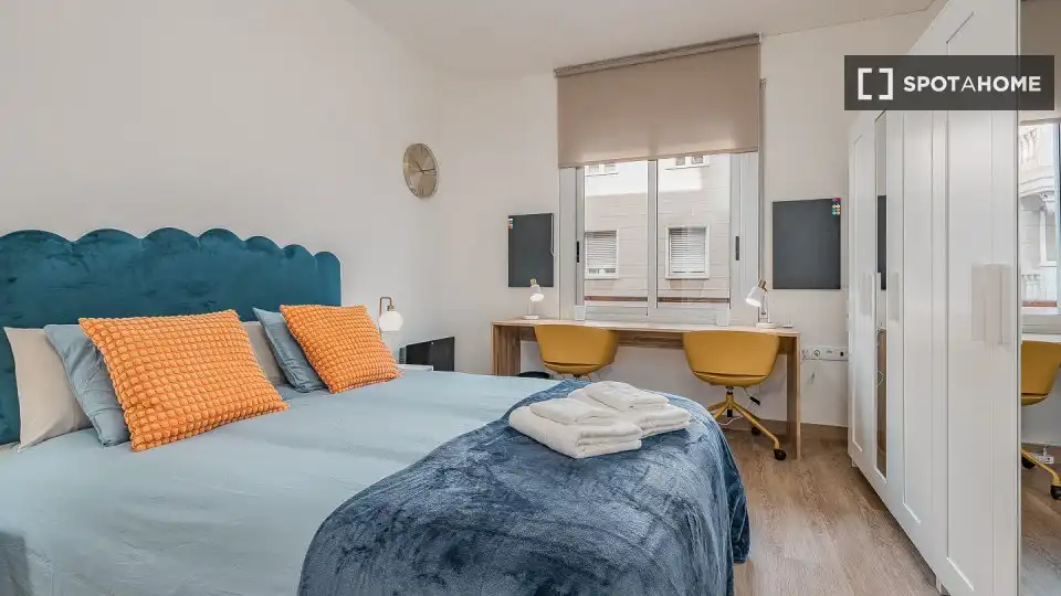 Bedroom of Flat for rent in L'Hospitalet de Llobregat  with Air Conditioner, Heating and Furnished