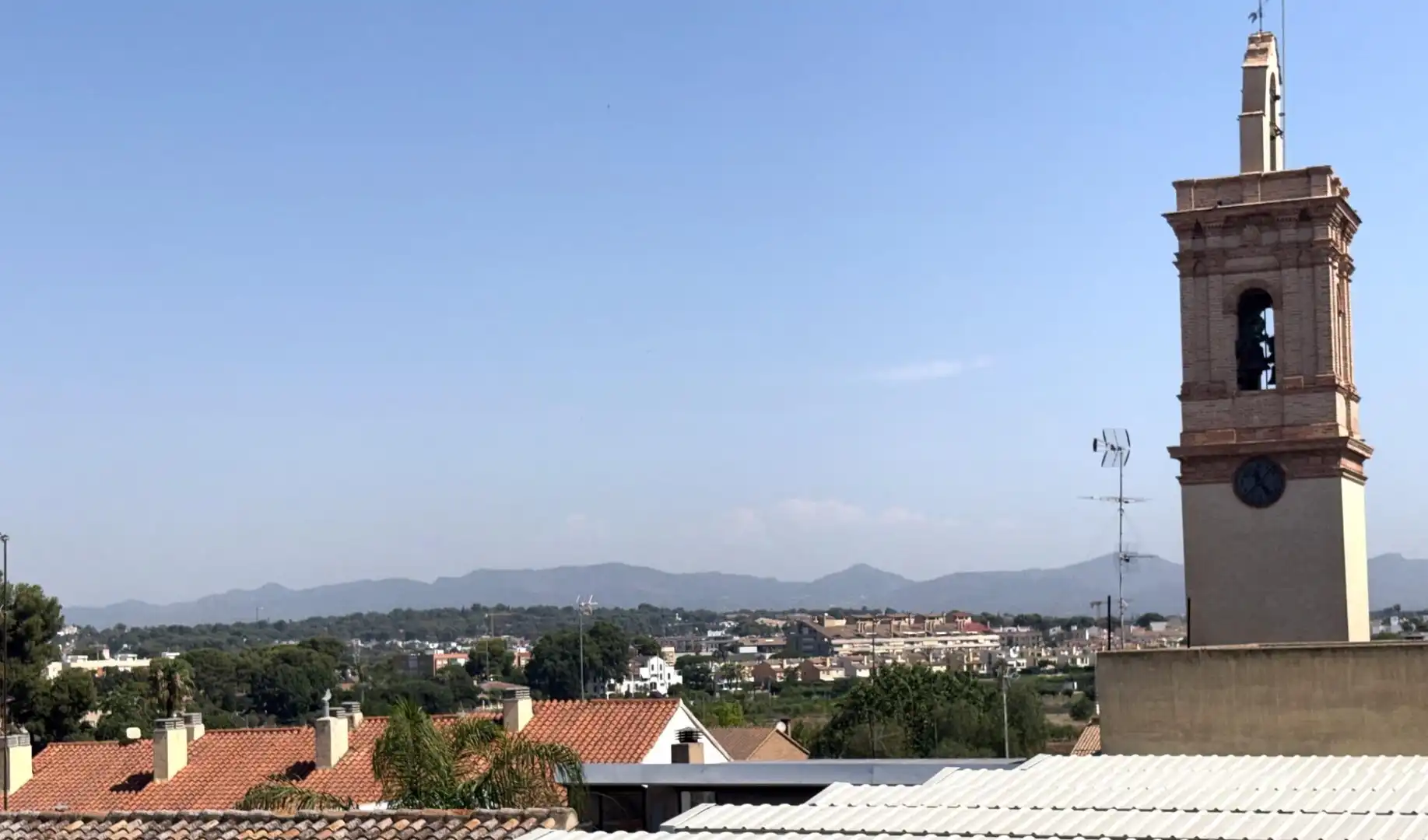 Außenansicht von Wohnung zum Verkauf in Godella mit Klimaanlage und Balkon