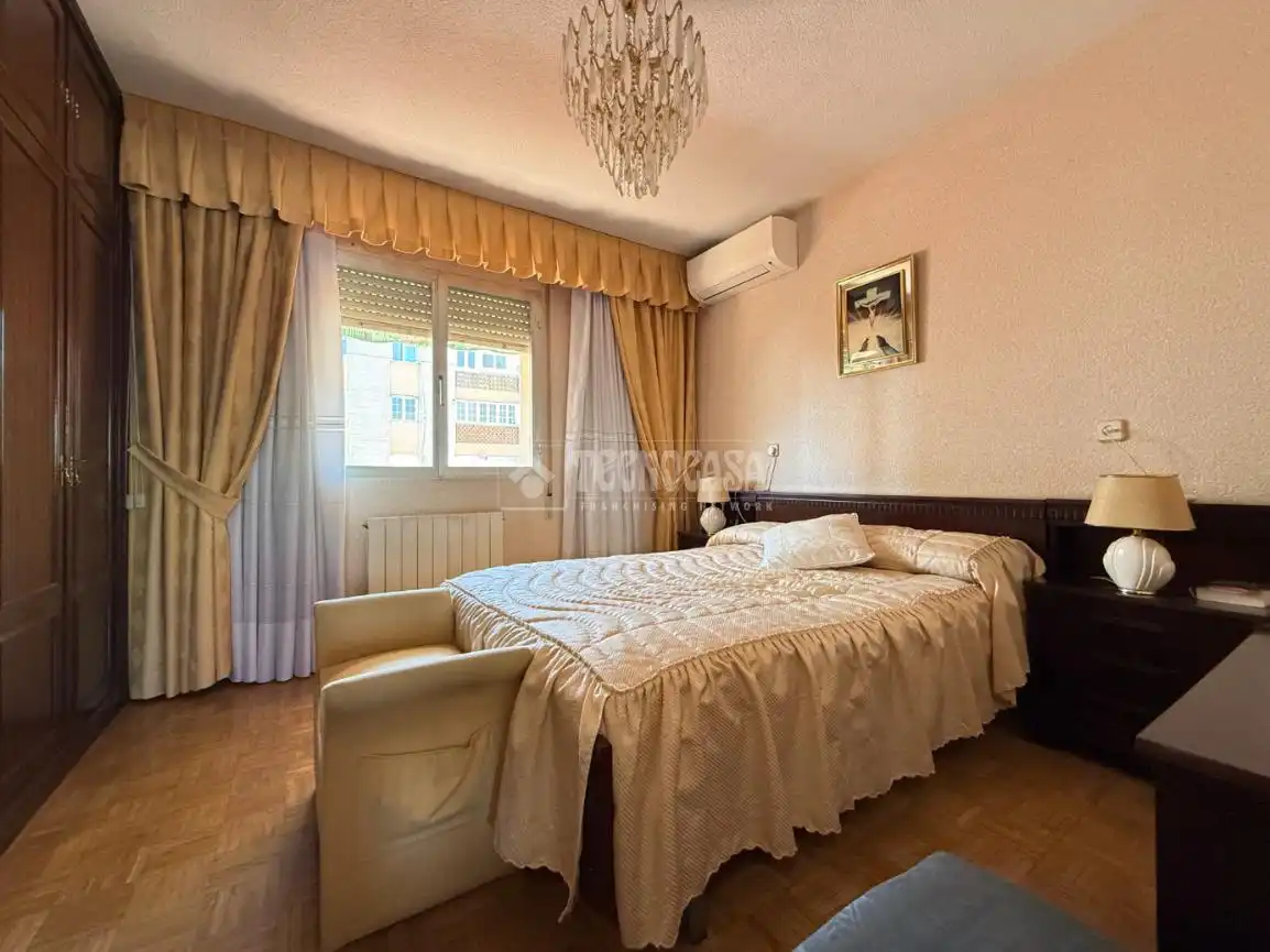 Bedroom of Flat for sale in Madrid  with Air Conditioner, Heating and Parquet flooring