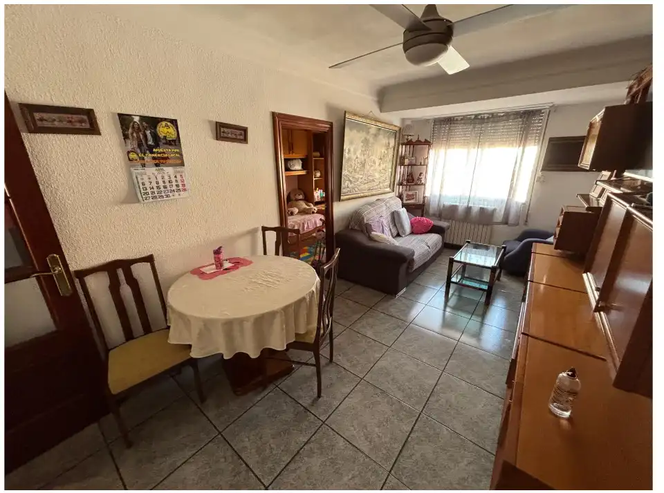 Sala de estar de Piso en venta en Zaragoza con Calefacción y Amueblado
