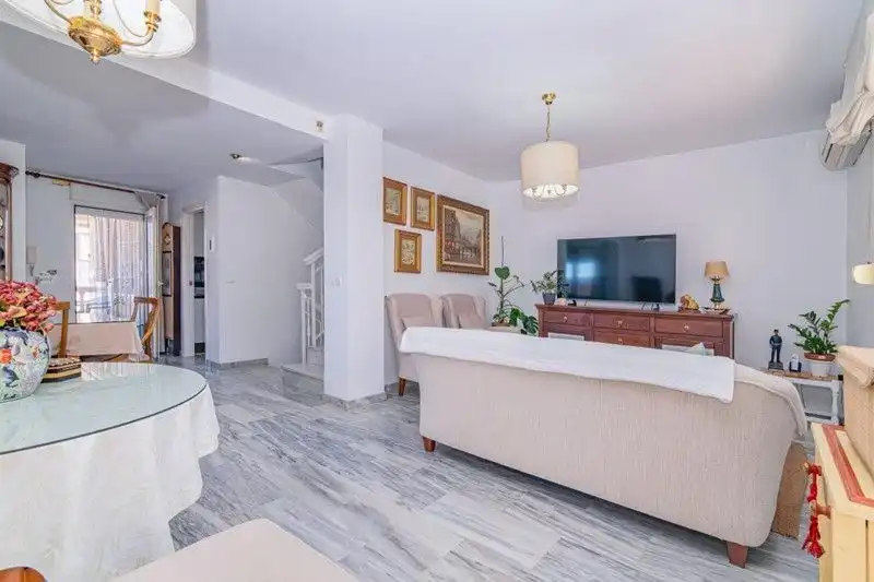 Sala d'estar de Casa o xalet en venda en Jun amb Aire condicionat, Terrassa i Traster