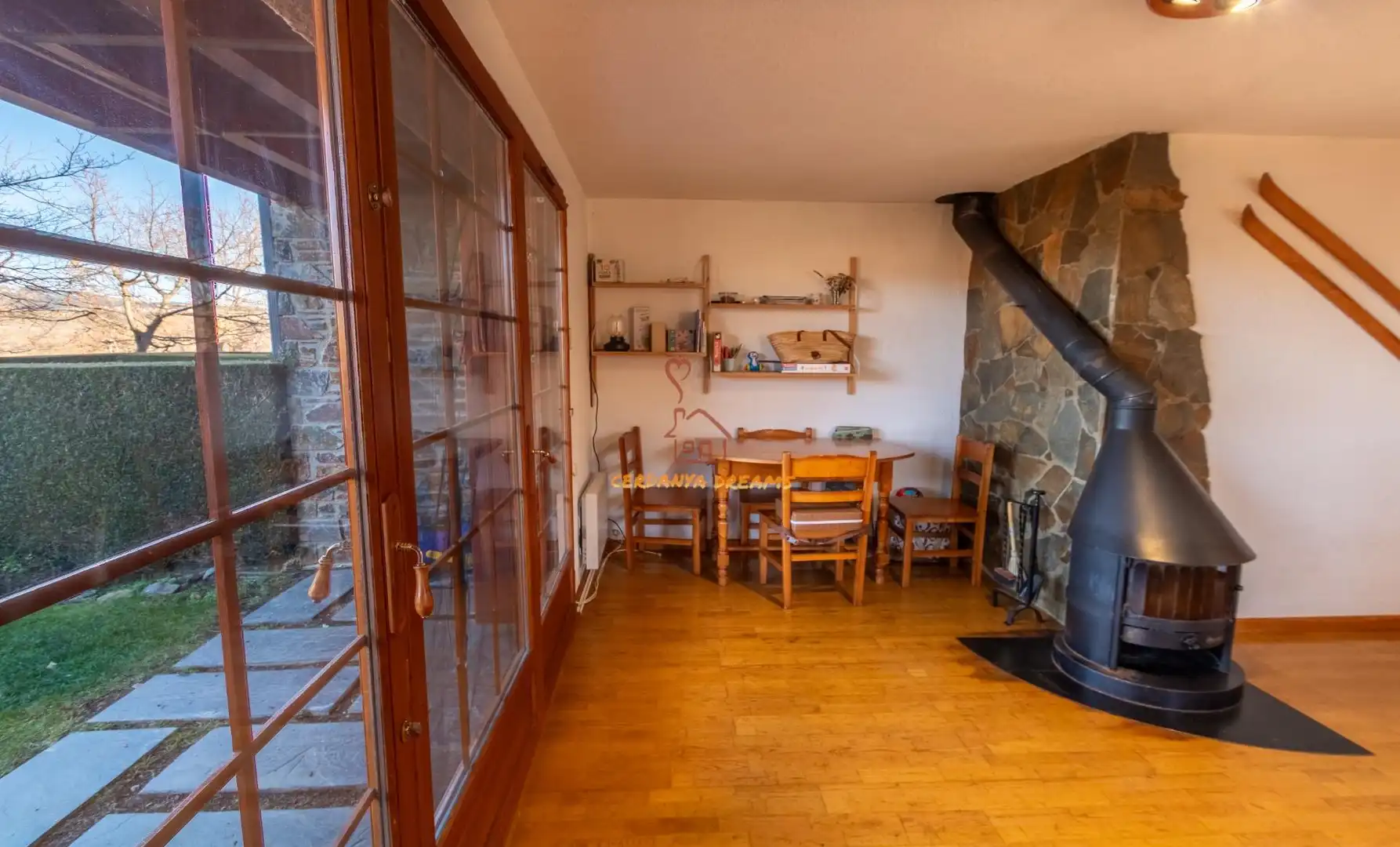 Comedor de Apartamento de alquiler en Sainte - Léocadie con Calefacción, Jardín privado y Parquet