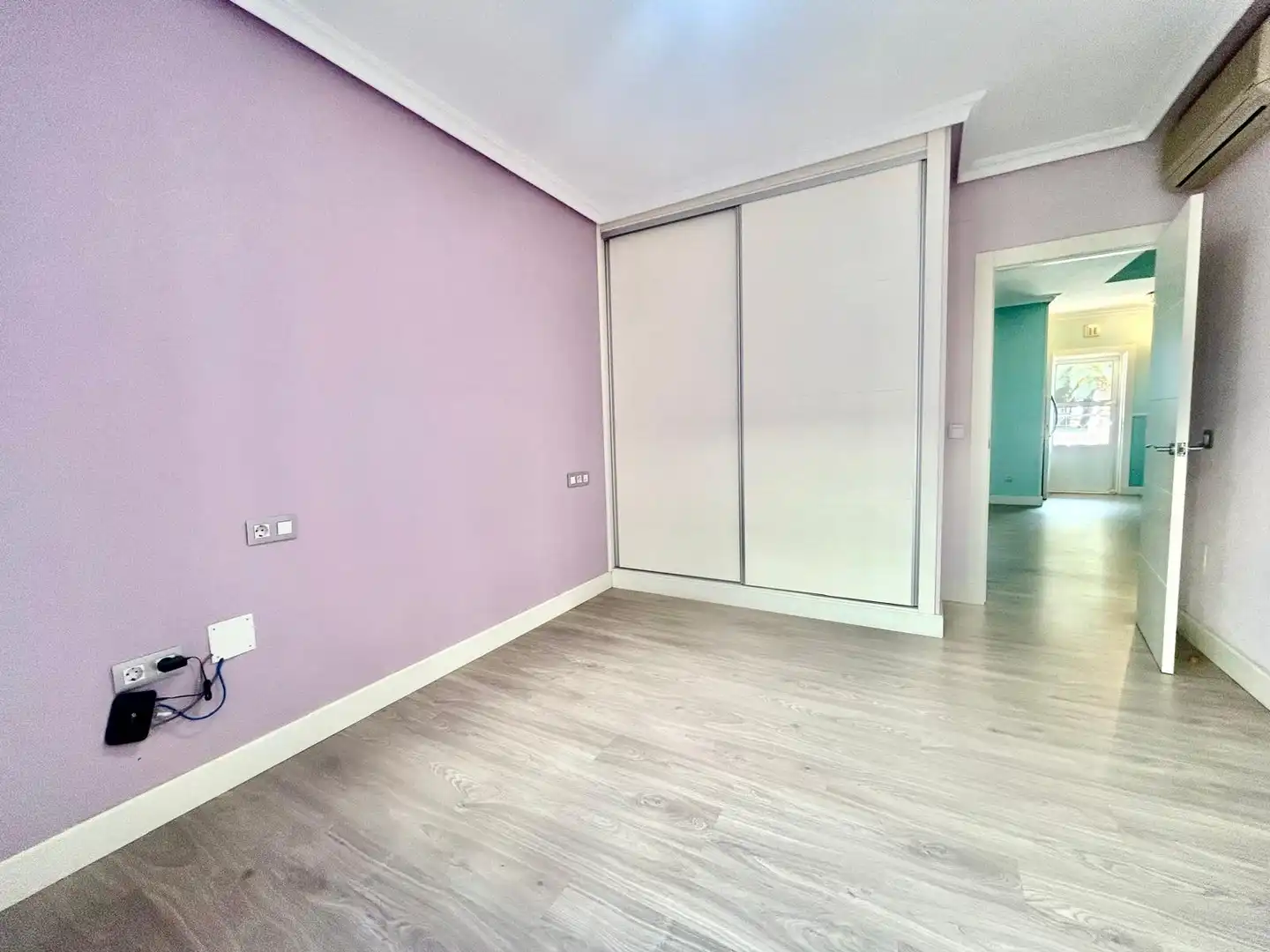 Habitación de Casa adosada en venta en Roquetas de Mar con Aire acondicionado, Calefacción y Jardín privado