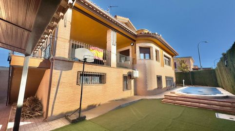 Chalet en venta en Nuevo Valdepeñas, 5 dormitorios.