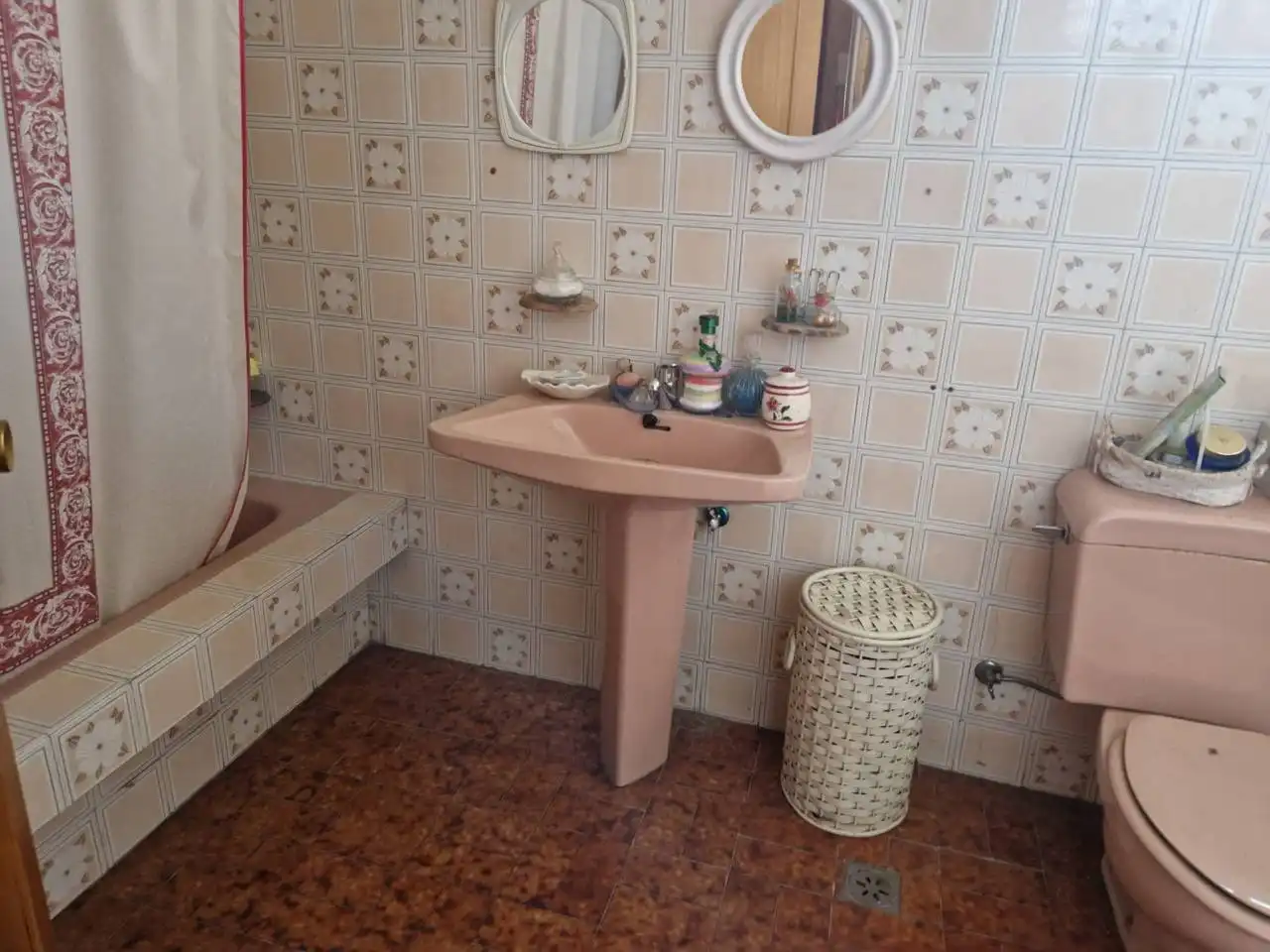 Bathroom of Flat for sale in A Rúa 
