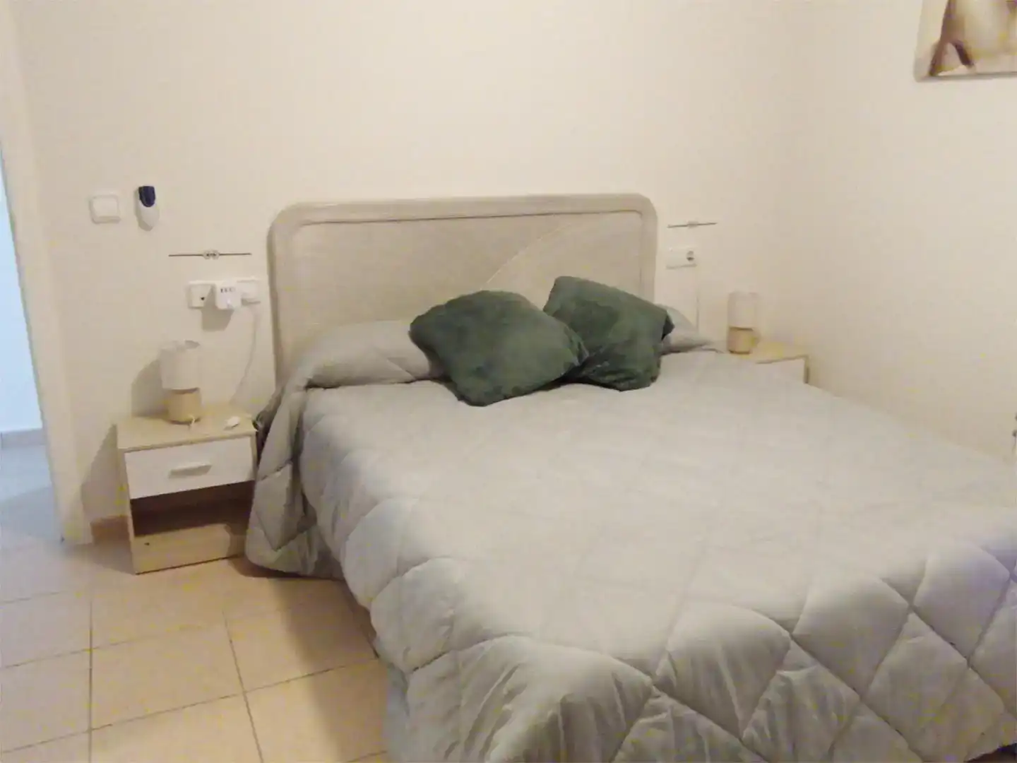 Schlafzimmer von Wohnungen zur Miete in Oliva mit Klimaanlage, Privatgarten und Möbliert