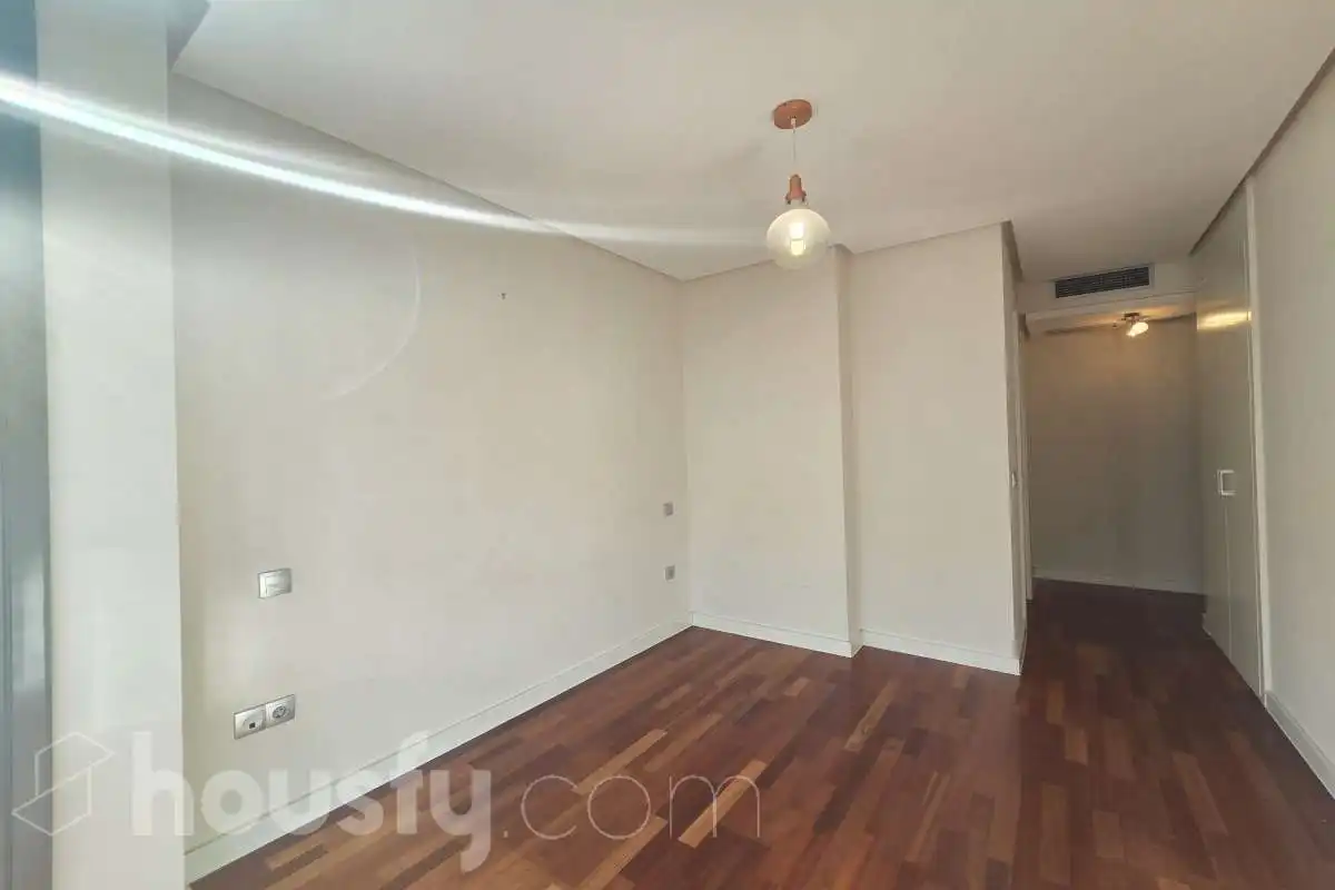 Bedroom of Flat for rent in Madrid  with Air Conditioner, Heating and Storage room
