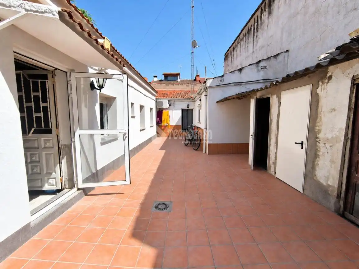 Vista exterior de Casa adosada en venta en Alcalá de Henares con Aire acondicionado y Trastero