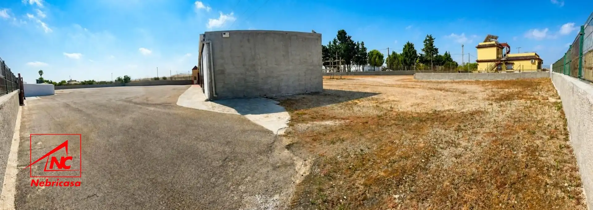 Vista exterior de Nau industrial en venda en Sanlúcar de Barrameda