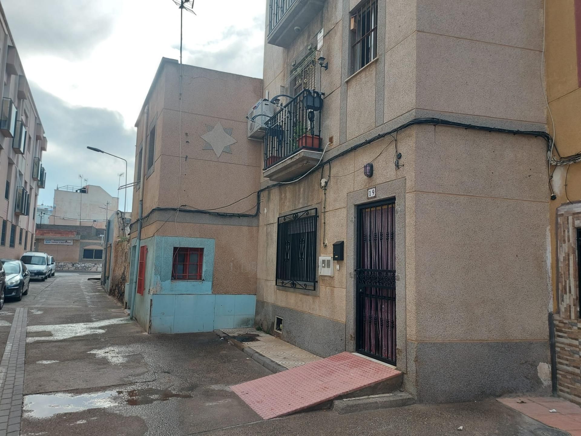 Vista exterior de Planta baixa en venda en Roquetas de Mar amb Parquet i Moblat