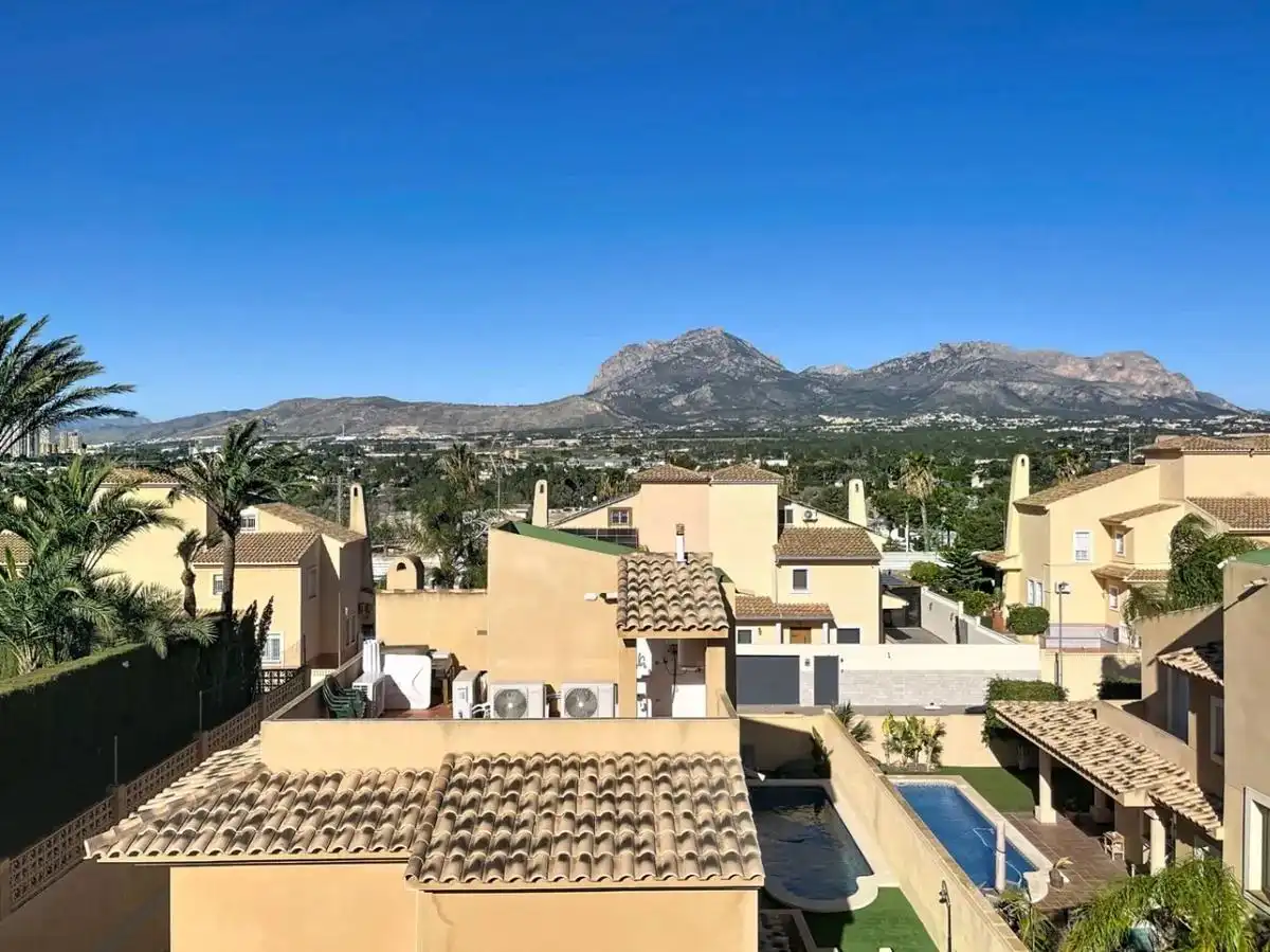 Vista exterior de Casa o chalet en venta en Benidorm con Calefacción, Jardín privado y Terraza