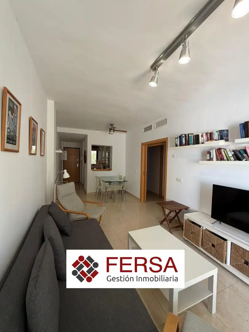 Sala d'estar de Apartament de lloguer en El Puerto de Santa María amb Calefacció, Jardí privat i Terrassa