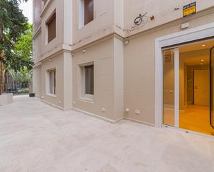 Exterior view of Flat for sale in  Barcelona Capital  with Air Conditioner and Terrace