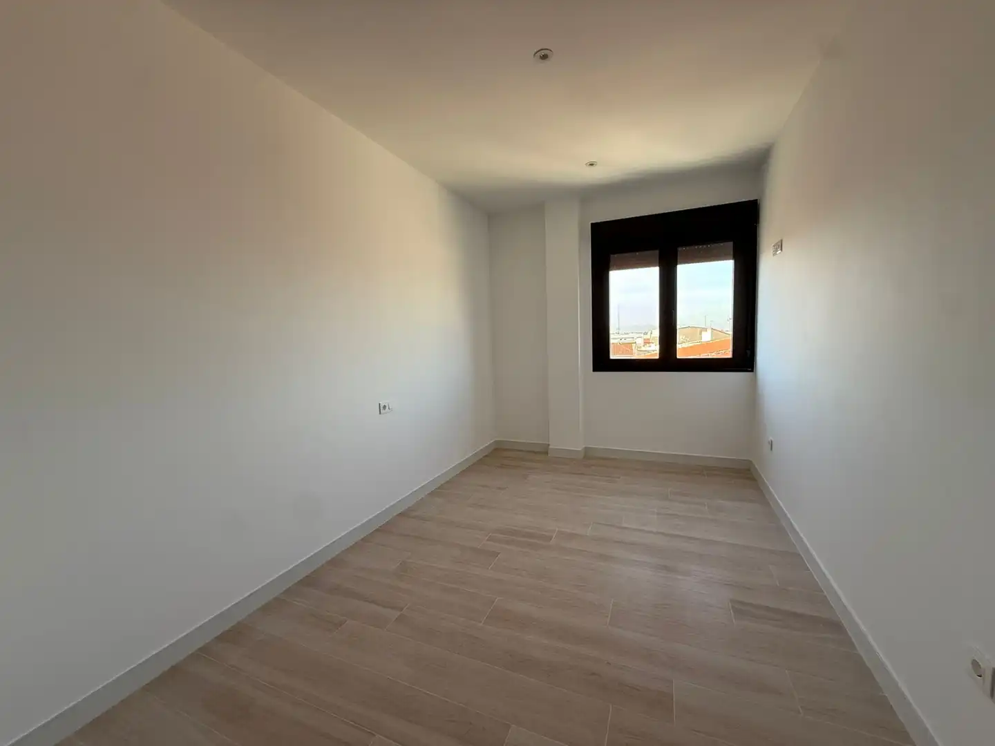 Habitación de Ático en venta en Tomelloso con Calefacción, Terraza y Balcón