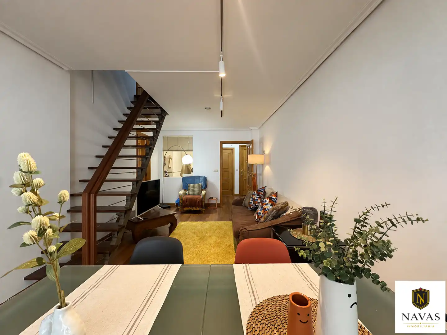 Sala d'estar de Dúplex en venda en Vigo  amb Calefacció, Traster i Moblat