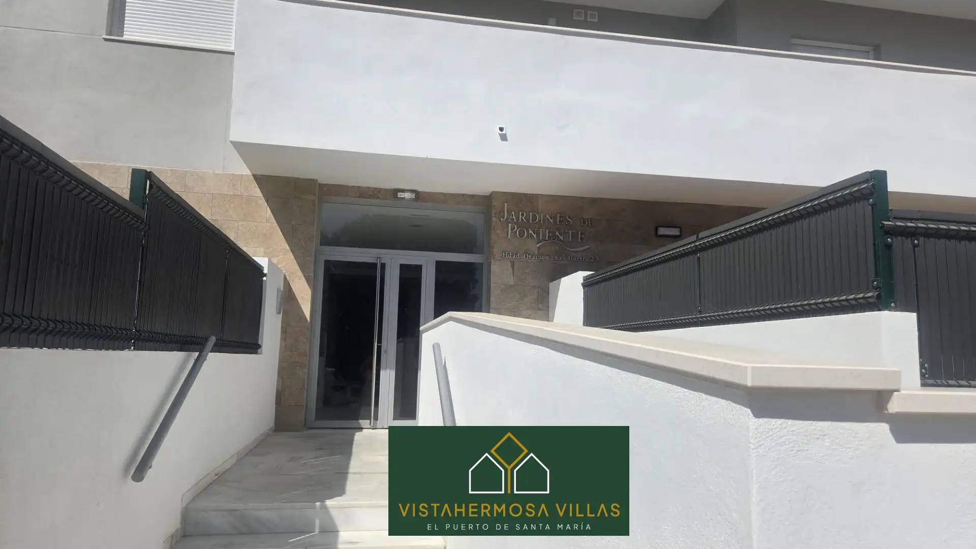 Vista exterior de Piso en venta en El Puerto de Santa María con Terraza y Piscina comunitaria