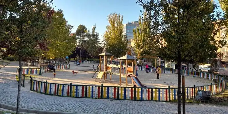Vista exterior de Pis en venda en Madrid amb Calefacció
