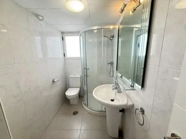 Badezimmer von Wohnung zur Miete in Murcia mit Klimaanlage und Abstellraum
