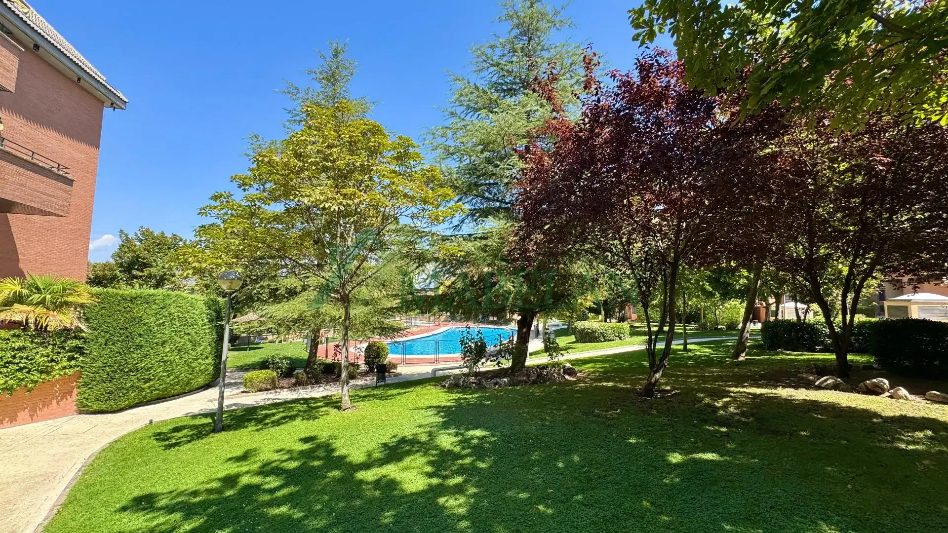 Piscina de Piso de alquiler en Las Rozas de Madrid con Calefacción, Parquet y Piscina comunitaria