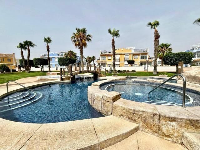 Piscina de Casa o xalet de lloguer en Orihuela amb Aire condicionat, Calefacció i Jardí privat