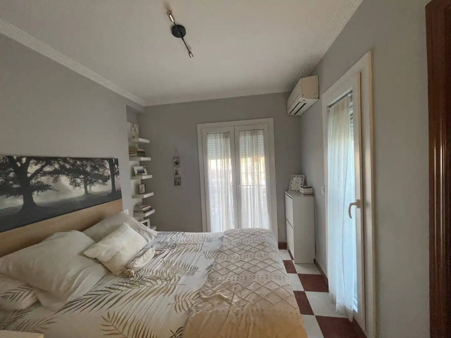 Schlafzimmer von Einfamilien-Reihenhaus zum Verkauf in Gines mit Klimaanlage, Heizung und Abstellraum
