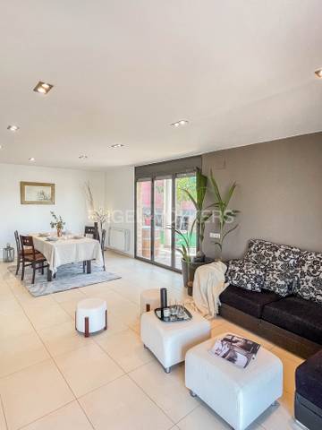 Casa-chalet en Alquiler en Canyelles