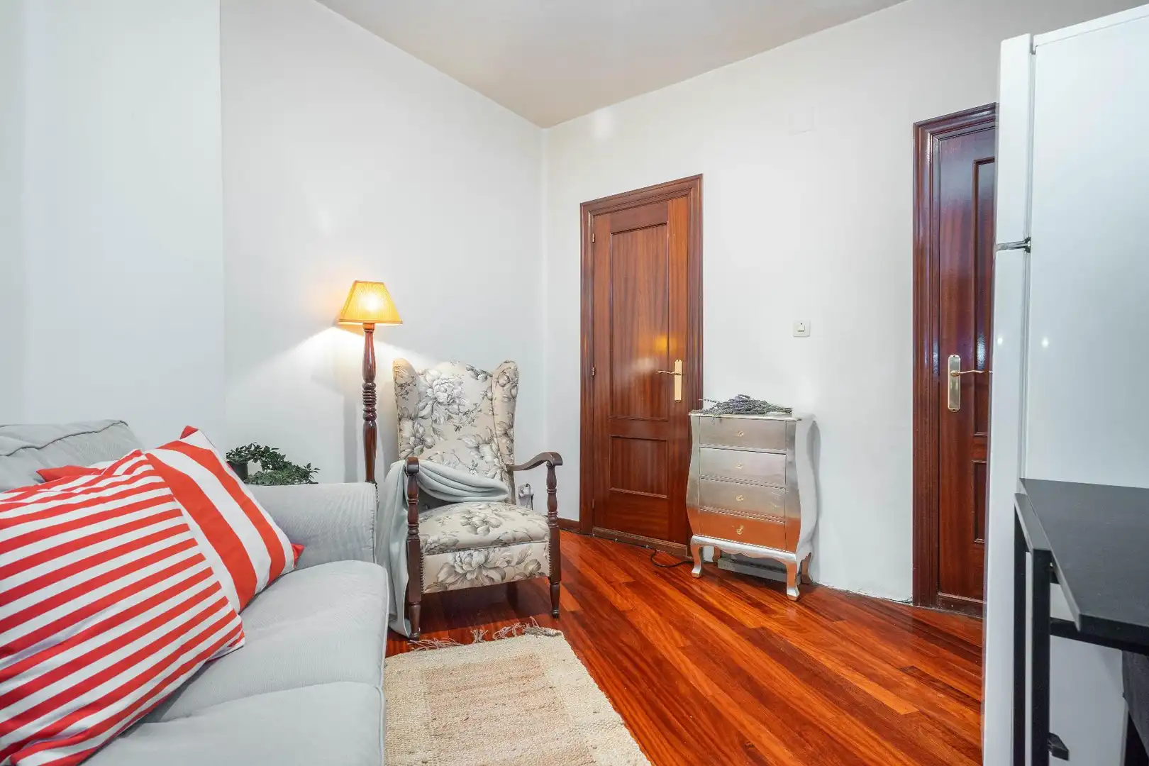 Sala d'estar de Pis en venda en Oviedo  amb Calefacció i Parquet