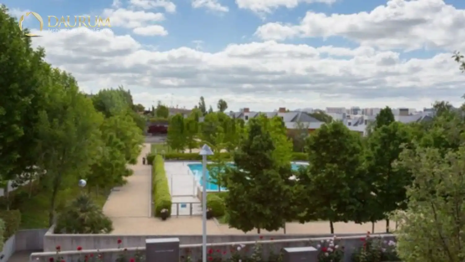 Piscina de Dúplex en venda en La Moraleja amb Aire condicionat, Calefacció i Terrassa