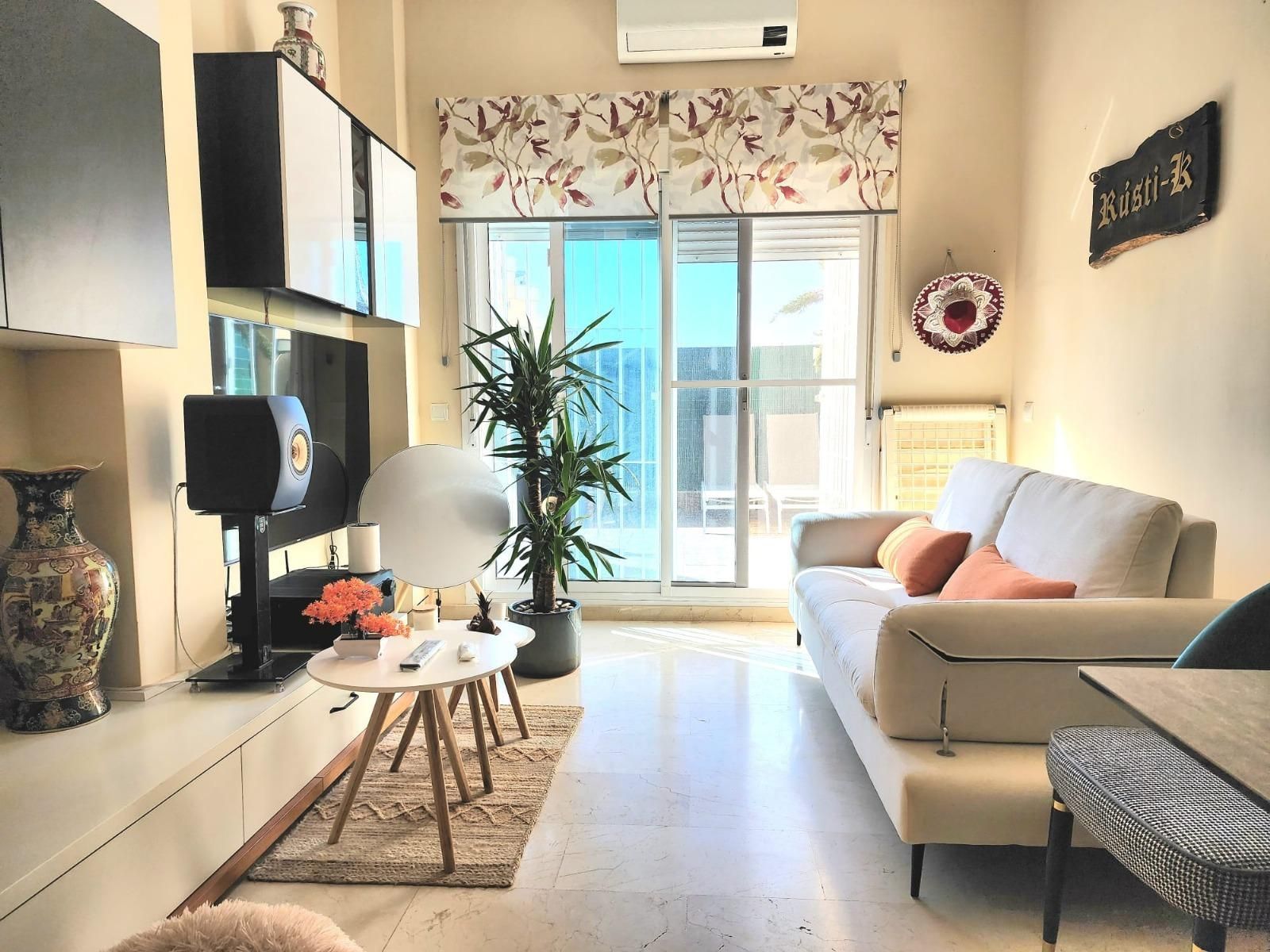 Living room of Planta baja for sale in Roquetas de Mar  with Air Conditioner, Heating and Private garden