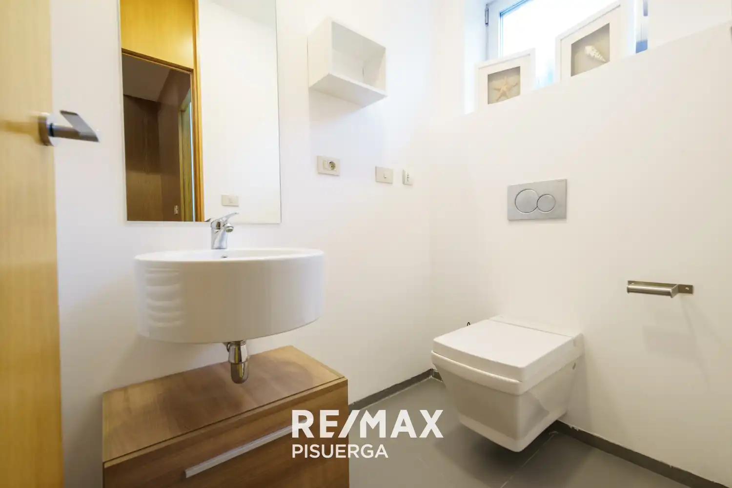 Bathroom of Houses for rent in Laguna de Duero  with Air Conditioner, Private garden and Terrace
