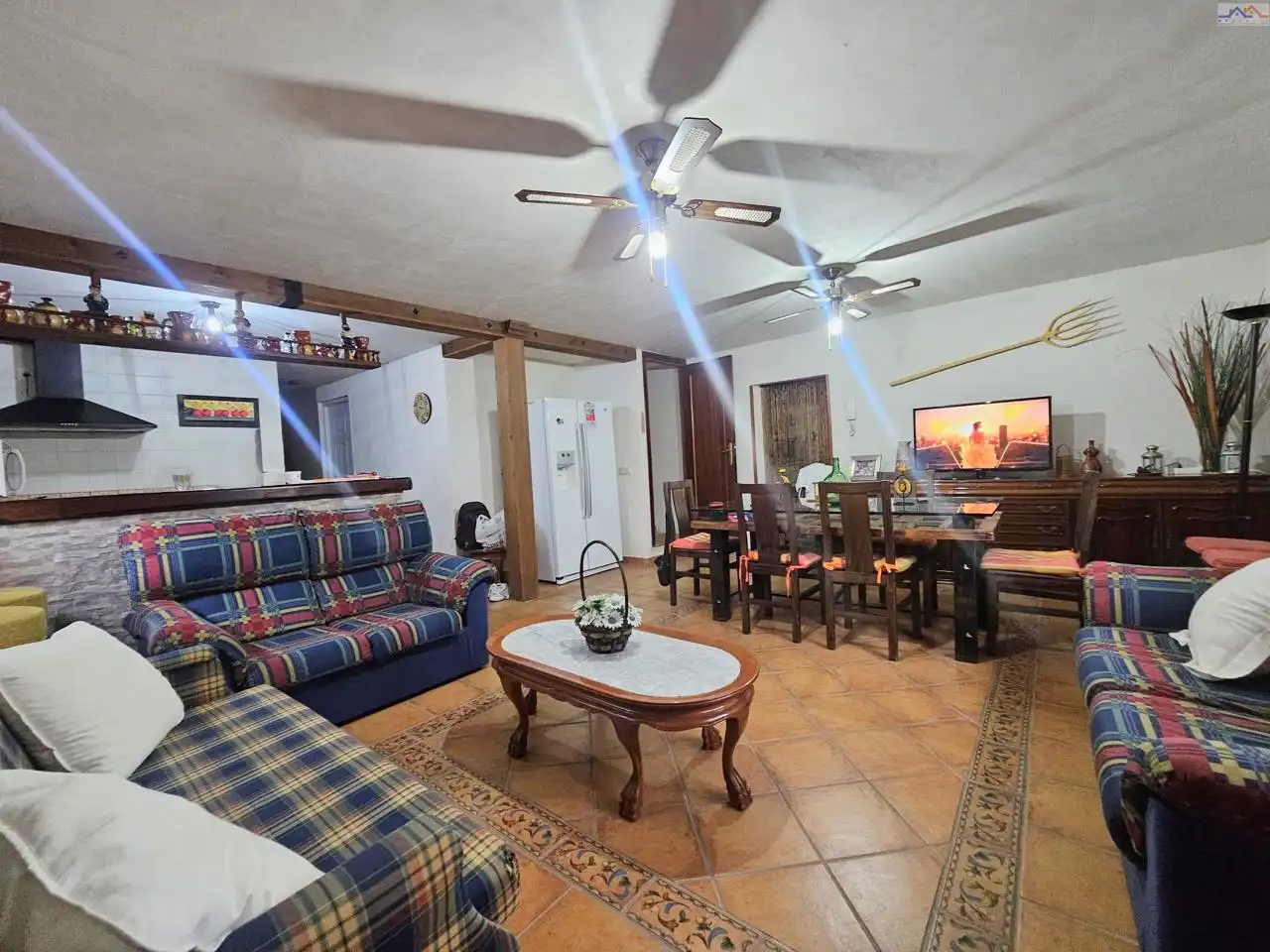 Sala de estar de Casa o chalet en venta en Villa del Prado con Calefacción, Terraza y Trastero