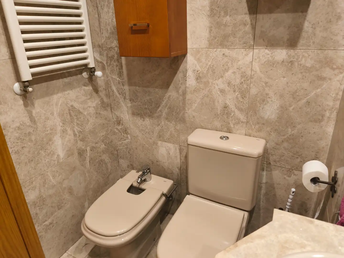 Bathroom of Flat for rent in Madrid  with Air Conditioner, Heating and Private garden