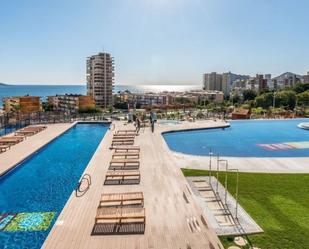 Piscina de Pis de lloguer en Benidorm amb Aire condicionat, Terrassa i Balcó