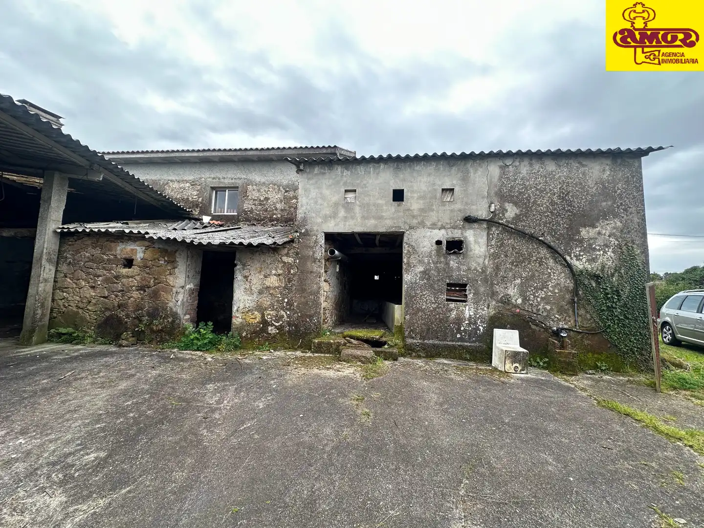 Vista exterior de Casa o xalet en venda en Santiago de Compostela  amb Jardí privat