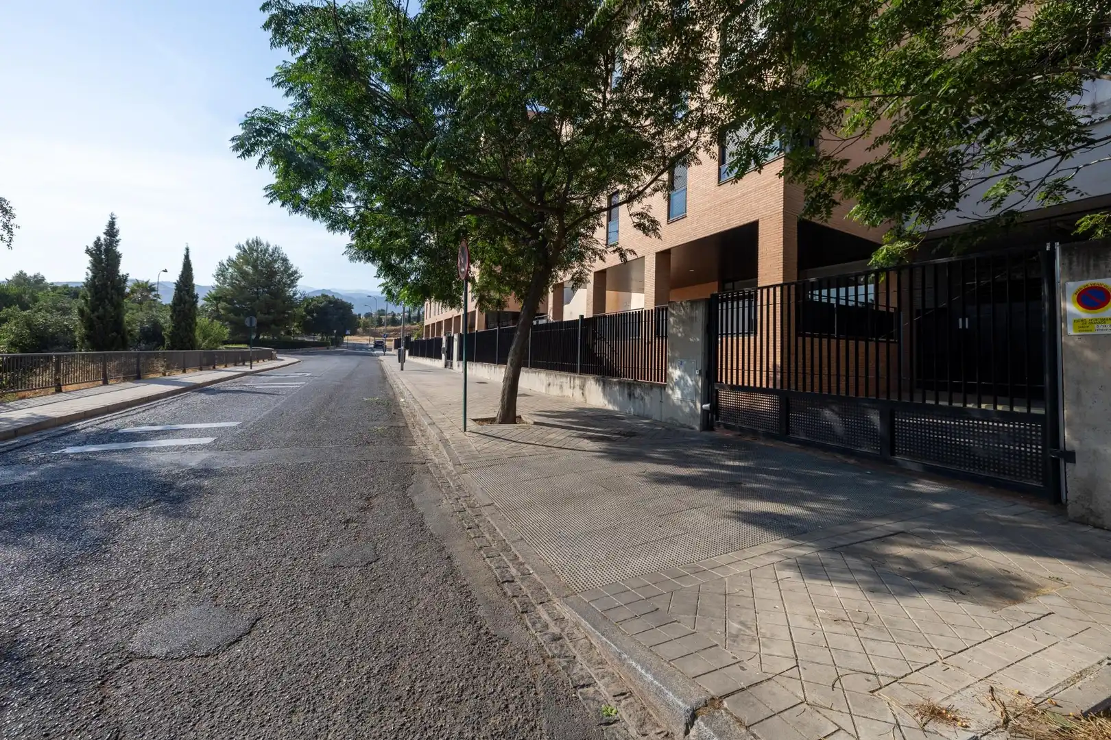 Vista exterior de Piso en venta en Granada con Calefacción, Terraza y Trastero