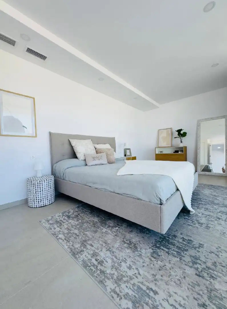 Dormitori de Casa adosada en venda en Calpe / Calp amb Aire condicionat, Calefacció i Jardí privat
