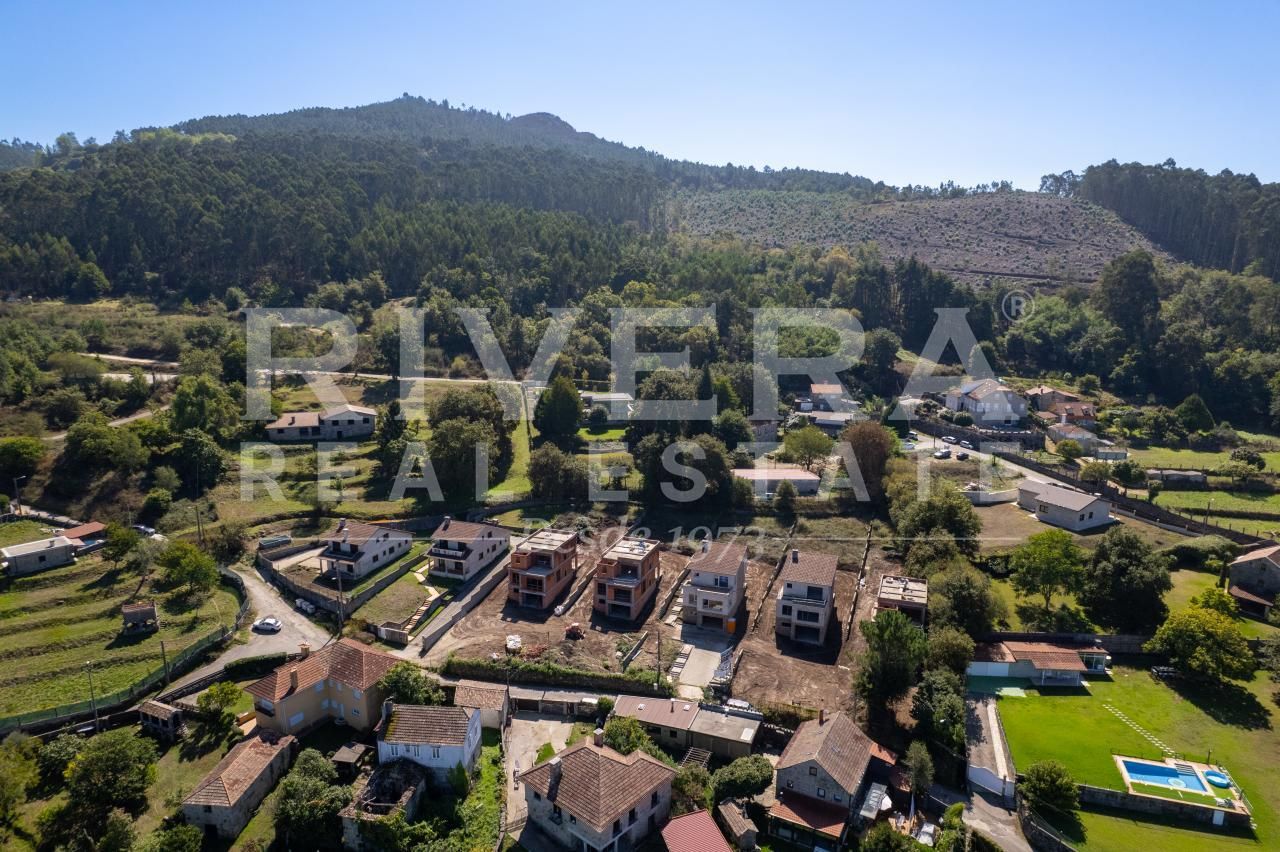 Vista exterior de Casa o xalet en venda en Gondomar amb Calefacció, Jardí privat i Terrassa