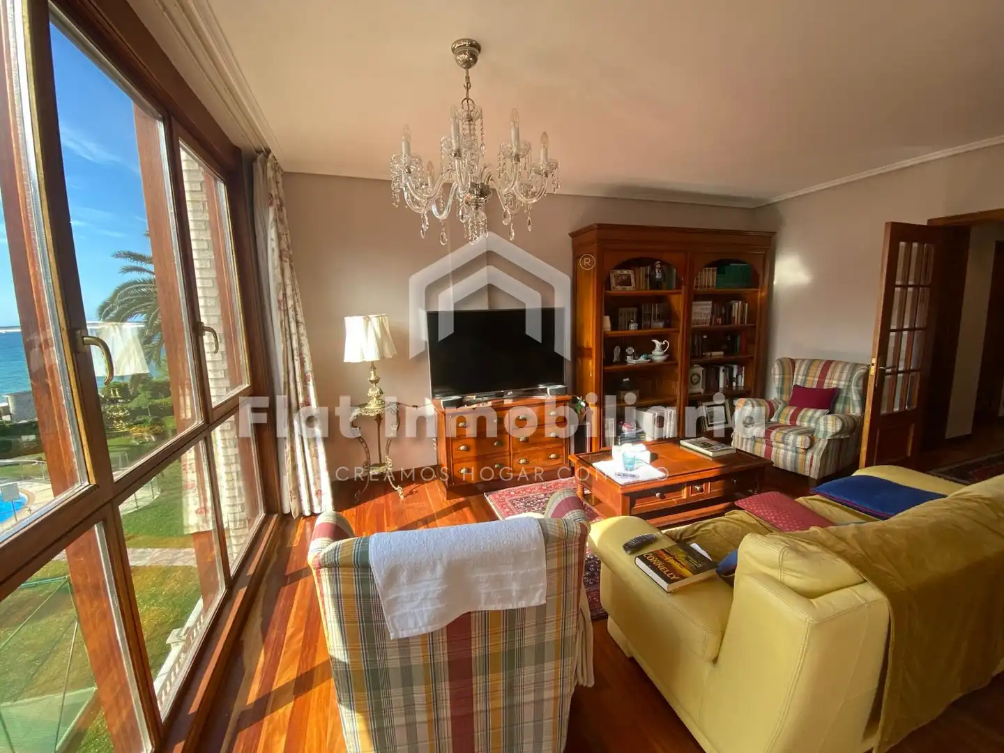 Sala de estar de Piso en venta en Castro-Urdiales con Calefacción, Parquet y Terraza