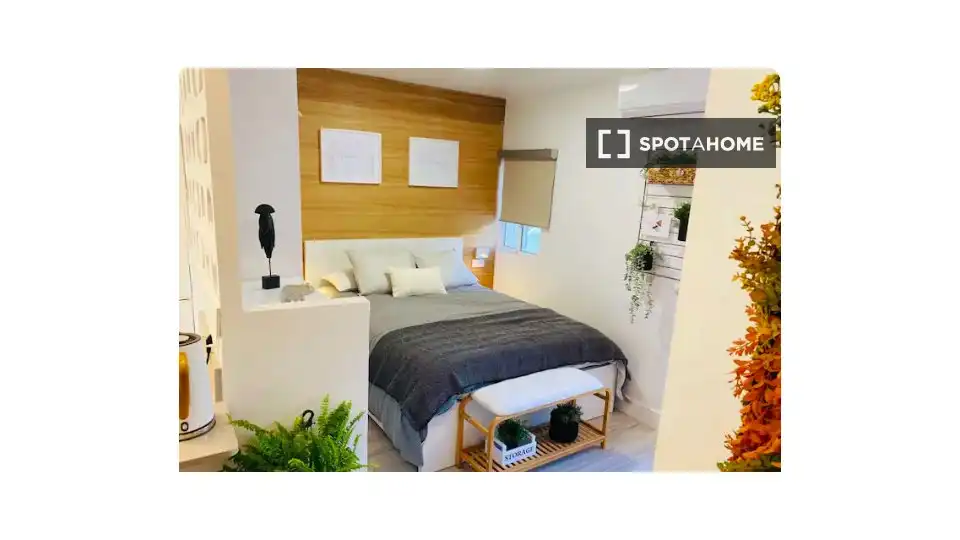Bedroom of Flat for rent in Valencia  with Air Conditioner, Heating and Furnished