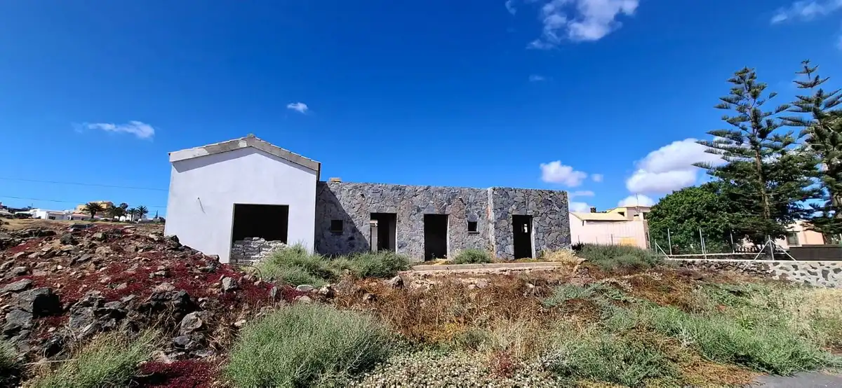 Vista exterior de Casa o xalet en venda en La Oliva amb Jardí privat i Terrassa