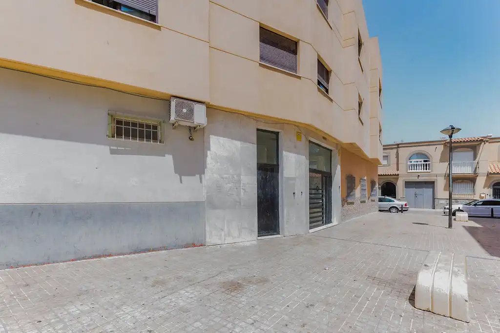 Vista exterior de Pis en venda en El Ejido