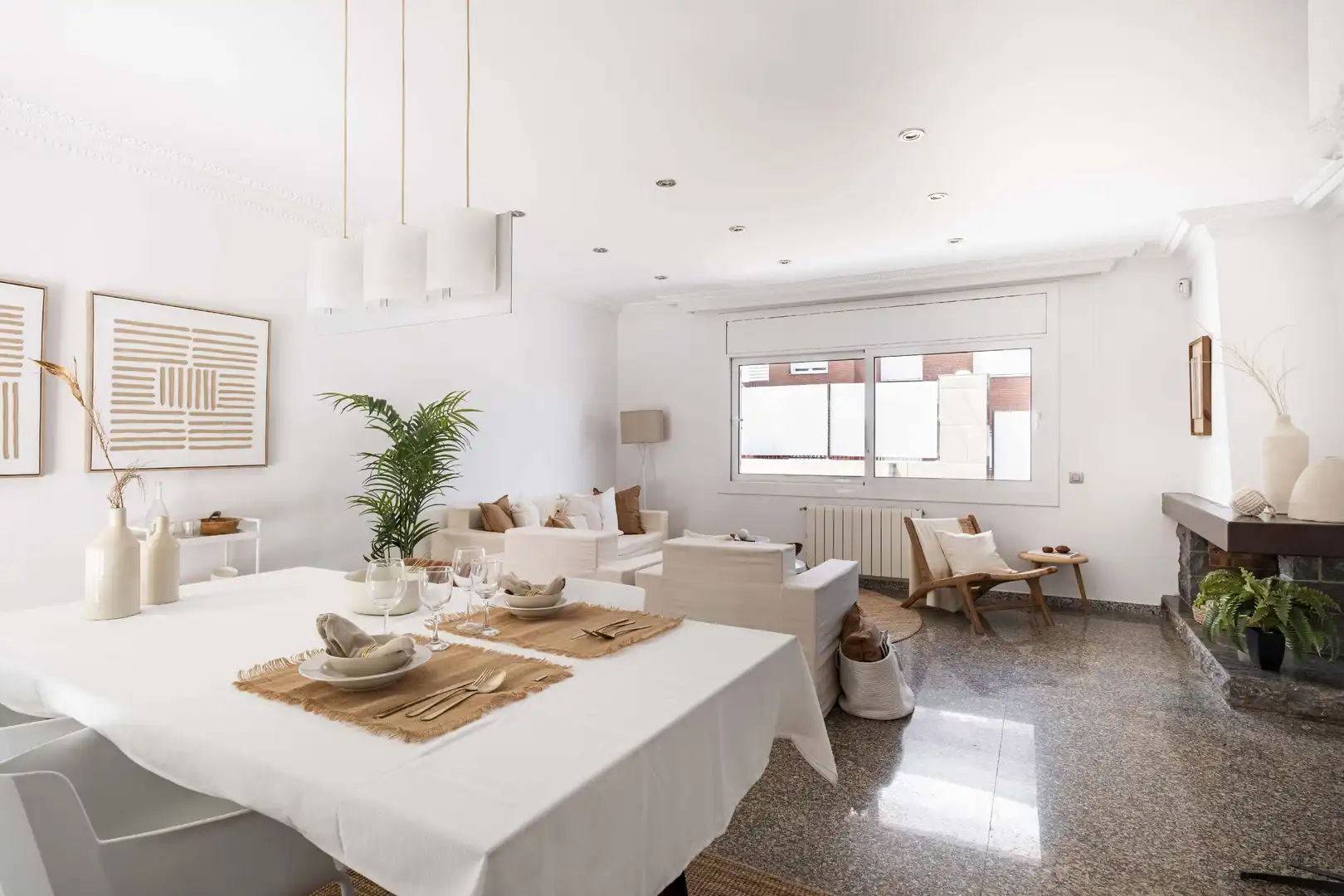 Menjador de Casa o xalet en venda en Barcelona amb Aire condicionat, Calefacció i Jardí privat