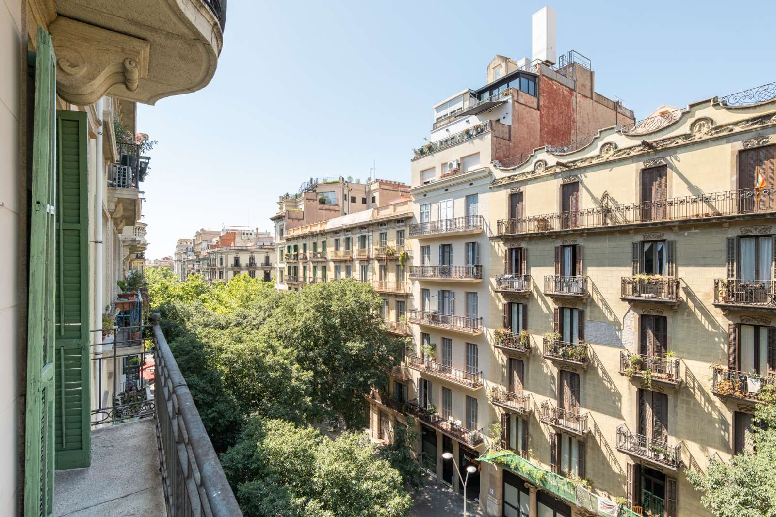 Exterior view of Flat to share in  Barcelona Capital  with Air Conditioner, Heating and Terrace